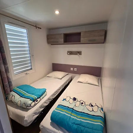 Mobil Recent 35 M2, 3 Chambres, Climatisation Hyères